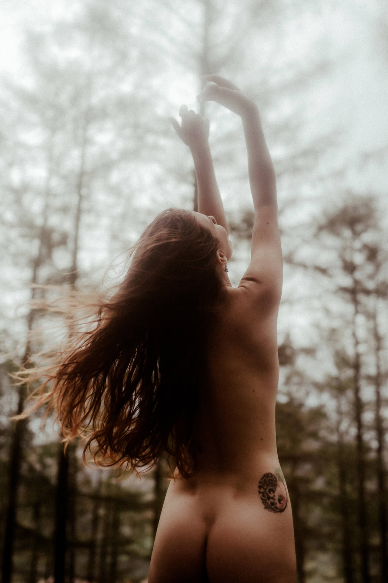 photographe-portrait-femme-sauvage-foret-1005